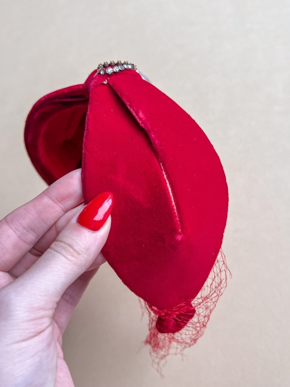 Vintage 1950s Red Velvet Headband With Tear-Drop Pearl and Netting - Picture 5 of 7